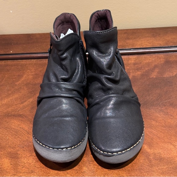 Josef Seibel Fergey 24 Boot with Ruching Detail and Double Zippers, US 6, EU 37 - Picture 4 of 12